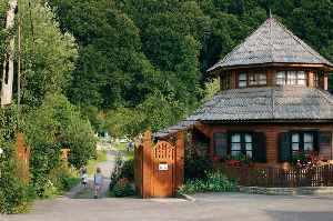 House: Building that functions as a dwelling