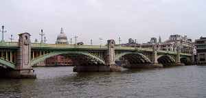 Southwark Bridge: Grade II listed steel bridge in London Borough of Southwark, United kingdom