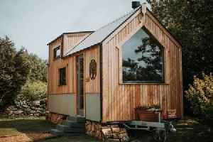 This British Tiny Home Stands Out With a Cottagecore Aesthetic and Eco-Friendly Design