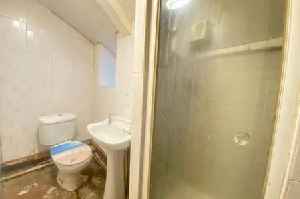 South West flat listed for £1 at auction sells for £71k after 135 bids