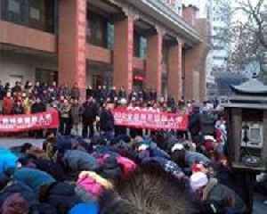 Arrests reported, cross removed as China crackdown on unofficial churches grows