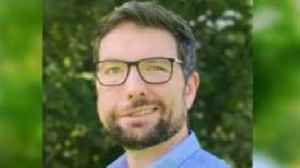 Gyrrwr yn cyfaddef achosi marwolaeth cerddwr yn Sir Gâr