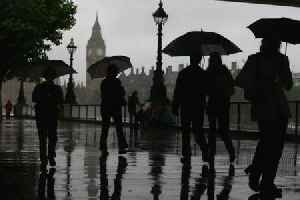 Gloomy Brits’ sluggish spending set to drag on economic growth