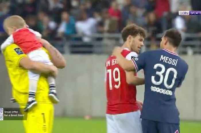 Lionel Messi appeared to reject Reims player shirt swap after PSG debut