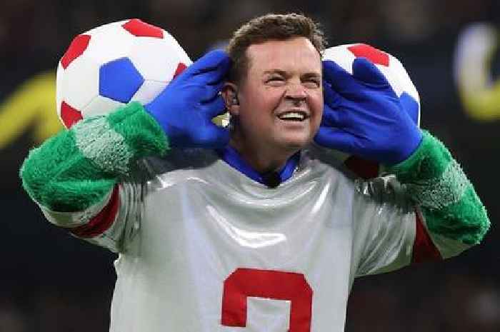 Stephen Mulhern steals the show at Soccer Aid 2021 playing in Masked Singer costume