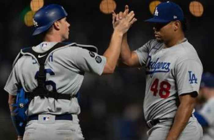 
					Dodgers re-claim share of NL West lead with 6-1 win over Giants
				