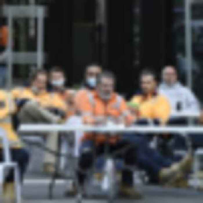Covid 19 Delta outbreak: Melbourne tradies protest virus smoko room closures at construction sites