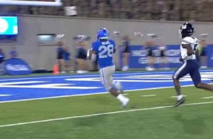 
					Air Force RB Emmanuel Michel rushes for over 100 yards, two TDs in the third quarter
				