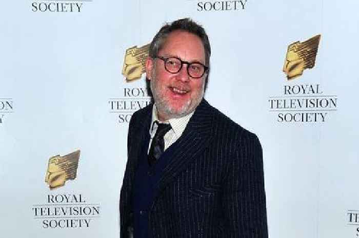 Vic Reeves diagnosed with inoperable brain tumour that's left him deaf in one ear