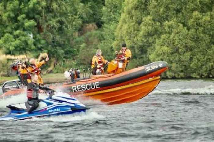 Generous Loch Lomond users repay Rescue Boat team with charity fundraiser