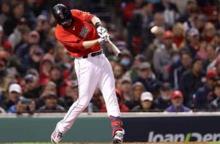 
					J.D. Martinez clubs two-run shot over the green monster to extend Red Sox lead to 11-3
				
