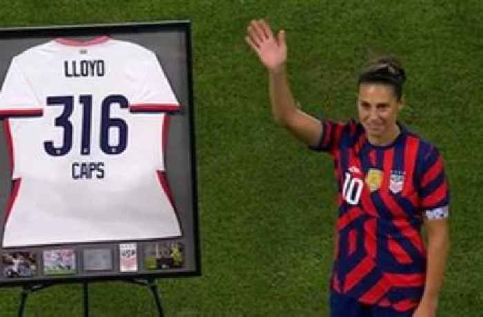 
					United States Women's National Team honors Carli Lloyd in her final pregame ceremony
				