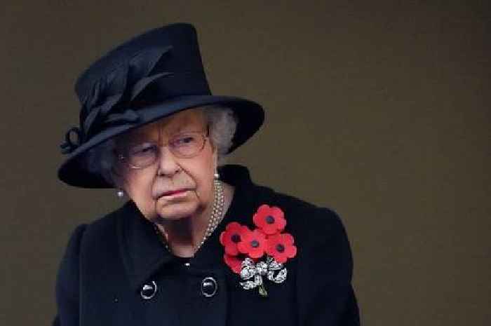 Doctors face uphill struggle to stop 'determined' Queen from attending Remembrance event