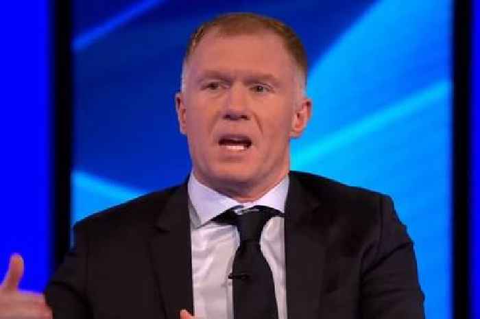 Paul Scholes thinks Michael Carrick should have gone for 