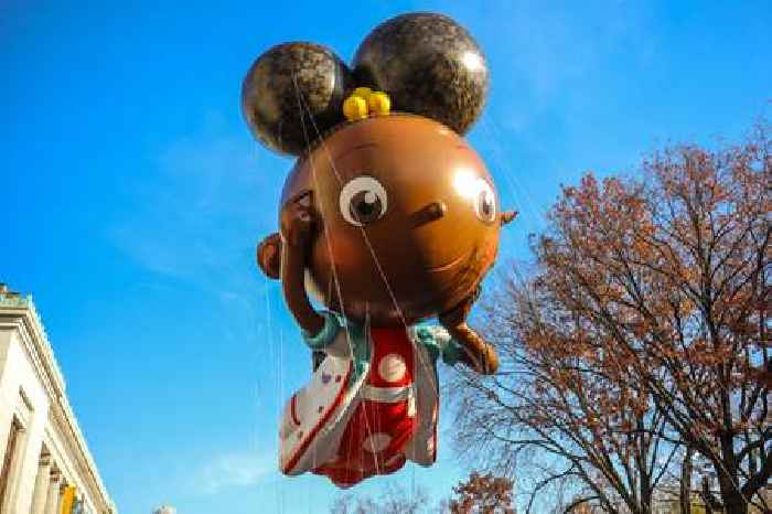 Photos: Massive Crowds Greet The Return Of The Macy's Thanksgiving Day Parade