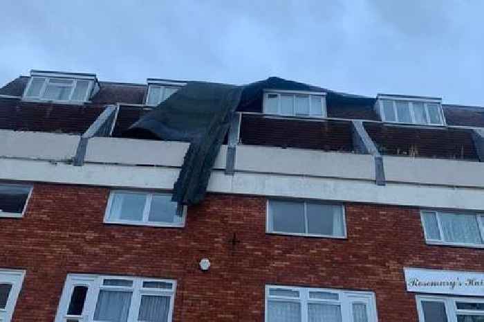 Storm Arwen: Ferocious winds blow off flat roofs as people hear 'horrific' racket
