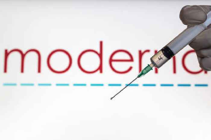Should you buy Moderna stock as it develops a vaccine for the Omicron variant?