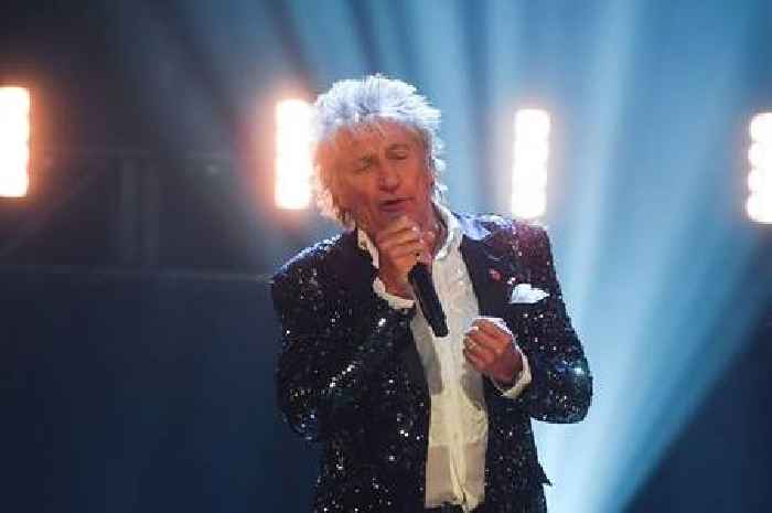 Rod Stewart erupts at anti-vaxxers as he brands them as 