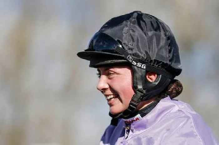 Robbie Dunne 'opened towel and shook himself' in front of female jockey Bryony Frost