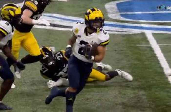 
					Blake Corum takes it 67 yards to the house to give Michigan a 7-0 lead
				