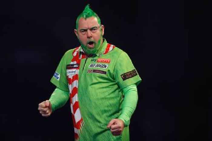 Peter Wright turns on the turbo to beat Damon Heta as second PDC World Championship crown still on