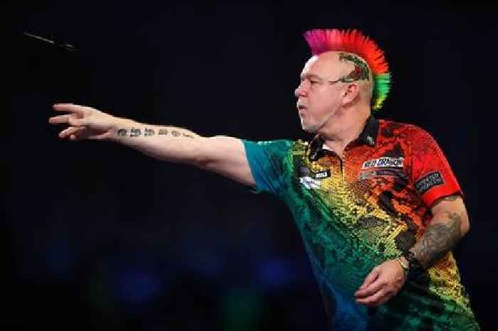 Peter Wright silences Ryan Searle as Snakebite storms into World Championship last eight