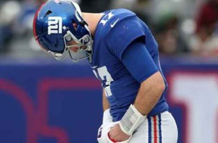 
					Giants run QB sneak on third-and-long from own four-yard line
				