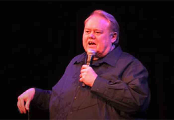 Louie Anderson Gives a Masterclass in Improv After Fan's Alarm Interrupts His Set