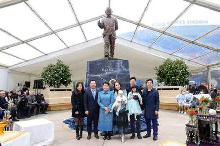 Leicester City unveil Vichai statue in ceremony at King Power Stadium