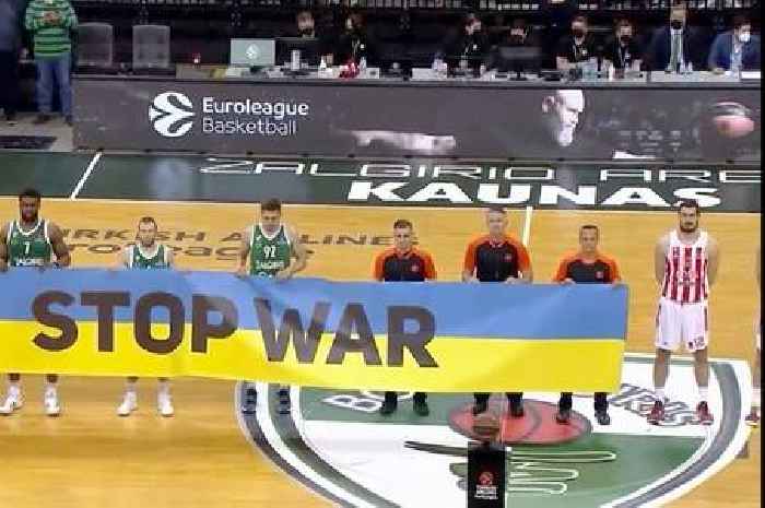 Basketball team refuses to hold 'Stop War' banner and get angry reaction from crowd