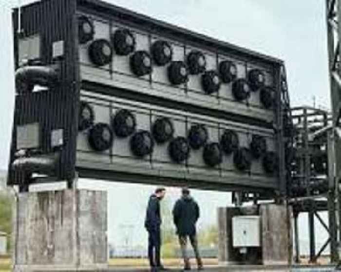These machines scrub greenhouse gases from the air