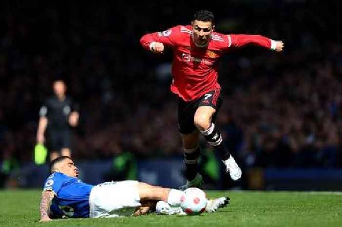 Cristiano Ronaldo says sorry following phone incident after Man Utd’s loss at Everton