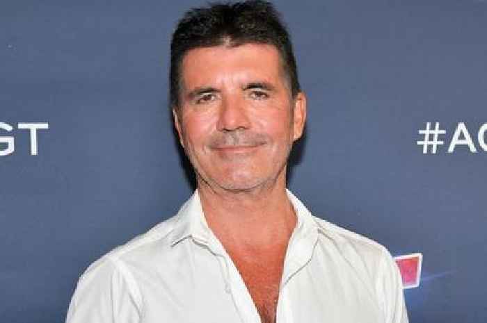 Simon Cowell scoffs classic snack at home to avoid eating in public