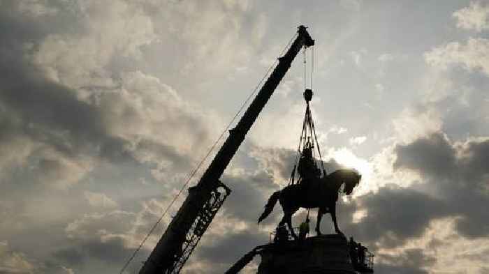 While Confederate Memorials Come Down, Confederate Holidays Continue