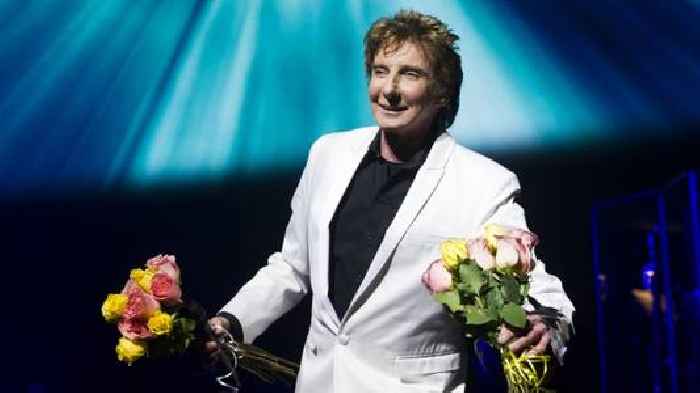 Manilow To Miss Opening Of Off-Broadway Show After Positive COVID Test