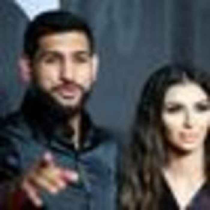 Former boxing world champion Amir Khan robbed at 'gunpoint' while walking with his wife in London