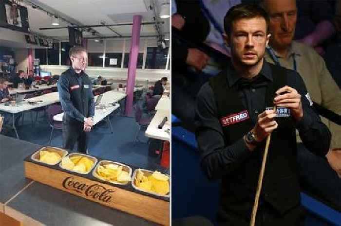 Snooker fans confused as Jack Lisowski stands in front of huge buckets of mutant crisps