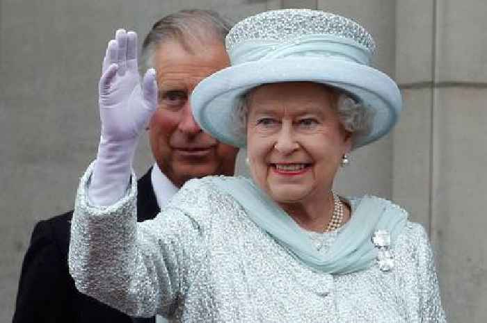 Queen may not be seen on Buckingham Palace balcony for Jubilee, insider warns