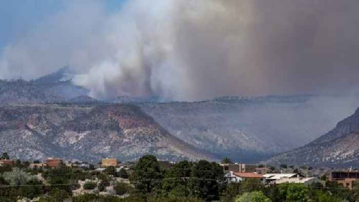Firefighters Battling New Mexico Blaze Brace For Wind