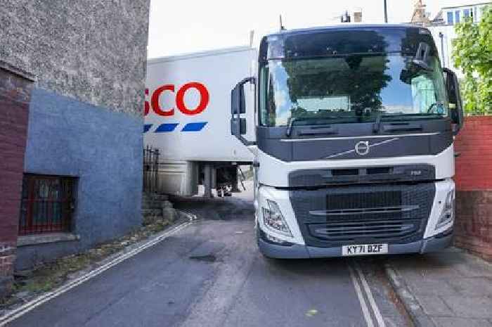 Tesco lorry gets stuck on side street for 12 hours