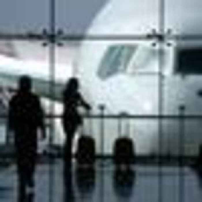 Dubai airport logs busiest quarter in years