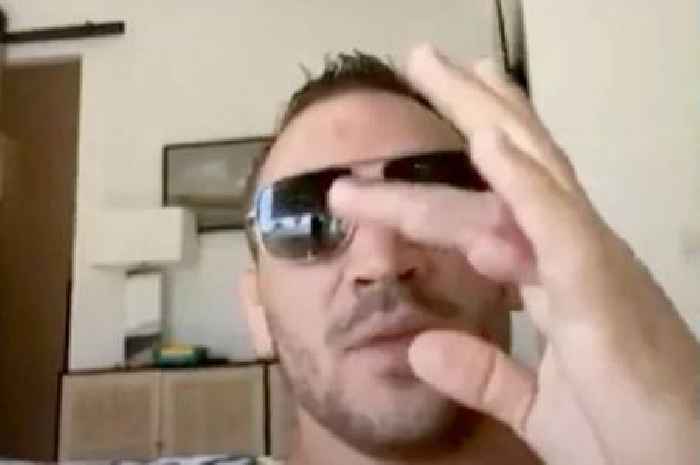 Michael Chandler shows off sickening dislocated finger sustained before his UFC 274 win