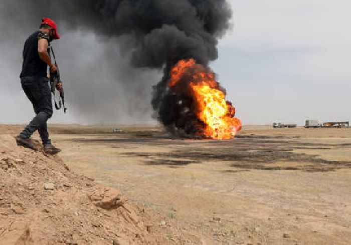 Kurdish forces seize oil wells from Iraqi control