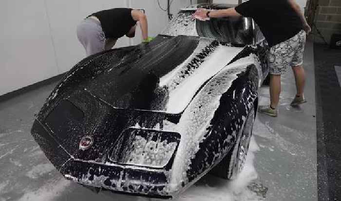 1974 Chevrolet Corvette Getting Its First Wash in Years Is Incredibly Satisfying