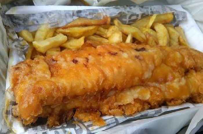 Mum who had 'bad week' overwhelmed by stranger's kind act at fish and chips shop
