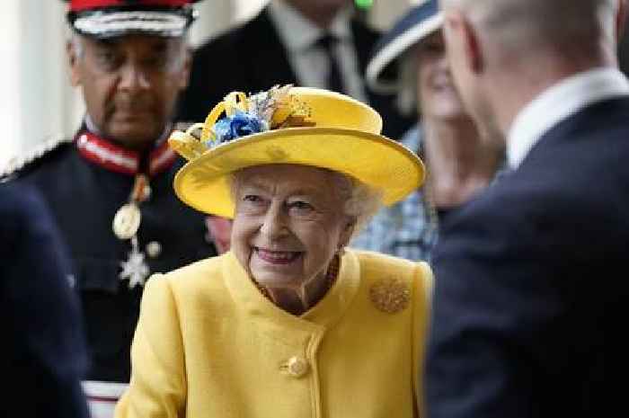 Queen makes surprise visit to Elizabeth Line at London's Paddington Station