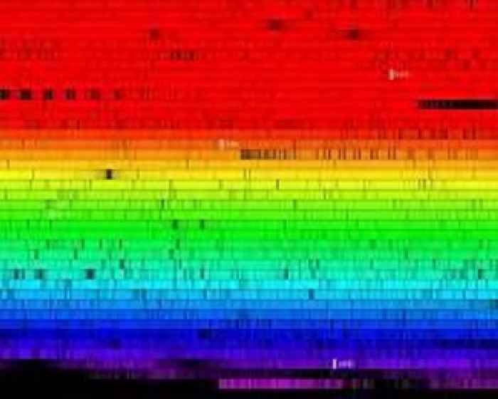 New calculations of Solar spectrum resolve decade-long controversy about the Sun's chemical composition