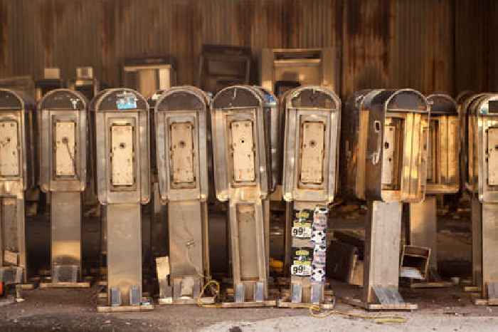 Early Addition: Look at all these broken pay phones
