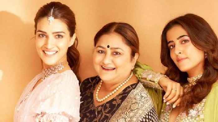Kriti Sanon shares picture with mother and sister, calls them her `Girls`