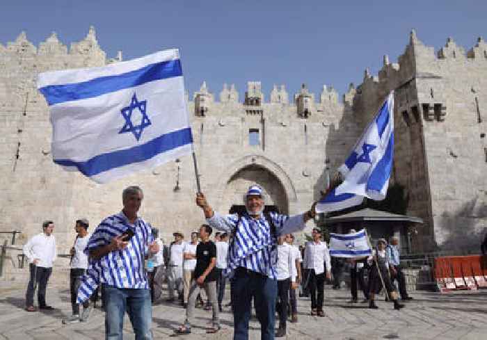 Bennett: Flying an Israeli flag in Jerusalem is self-evident